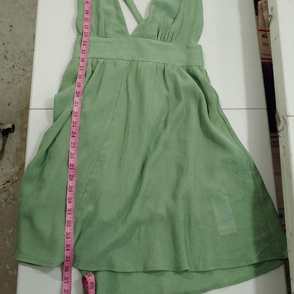 CUPSHE GREEN PLUNGE NECK DRESS NEW WITH TAG - Picture 4 of 14